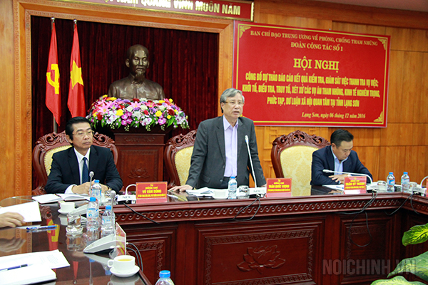 Đồng chí Trần Quốc Vượng, Ủy viên Bộ Chính trị, Bí thư Trung ương Đảng, Chủ nhiệm Ủy ban Kiểm tra Trung ương, Phó trưởng Ban Chỉ đạo Trung ương về PCTN, Trưởng Đoàn công tác phát biểu tại Hội nghị