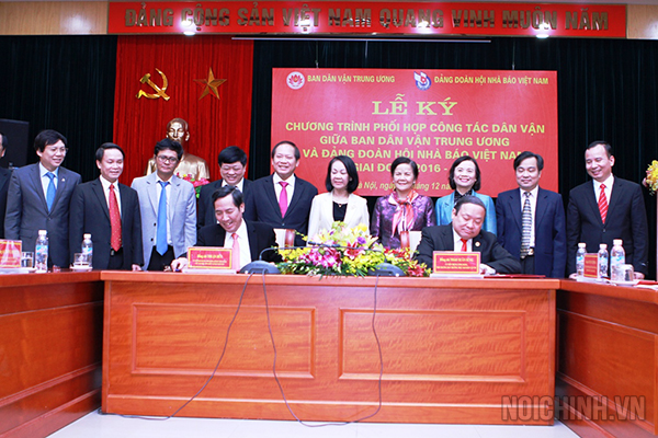 Lãnh đạo hai cơ quan chứng kiến Lễ ký