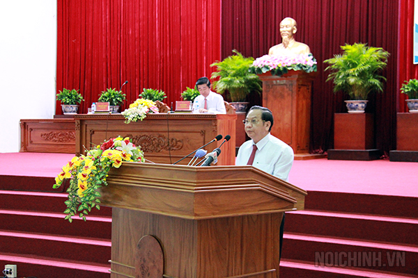 Đồng chí Trần Quốc Trung, Ủy viên Trung ương Đảng, Bí thư Thành ủy thành phố Cần Thơ phát biểu tại Hội nghị