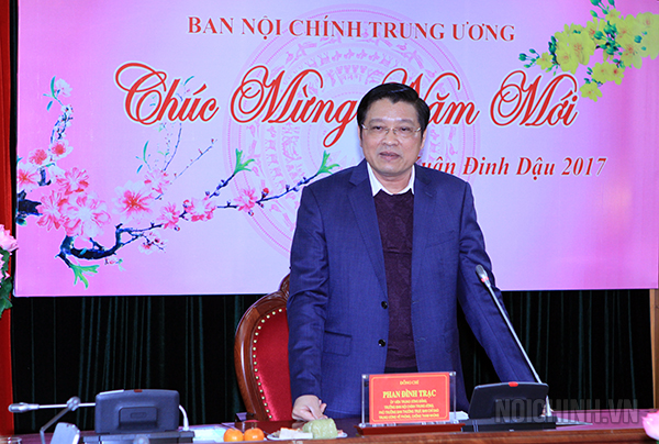 Đồng chí Phan Đình Trạc, Ủy viên Trung ương Đảng, Trưởng Ban Nội chính Trung ương, Phó Trưởng ban Thường trực Ban Chỉ đạo Trung ương về phòng, chống tham nhũng phát biểu tại buổi gặp mặt