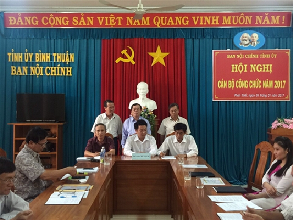 Ký giao ước thi đua năm 2017 giữa các phòng trực thuộc Ban Nội chính Tỉnh ủy Bình Thuận