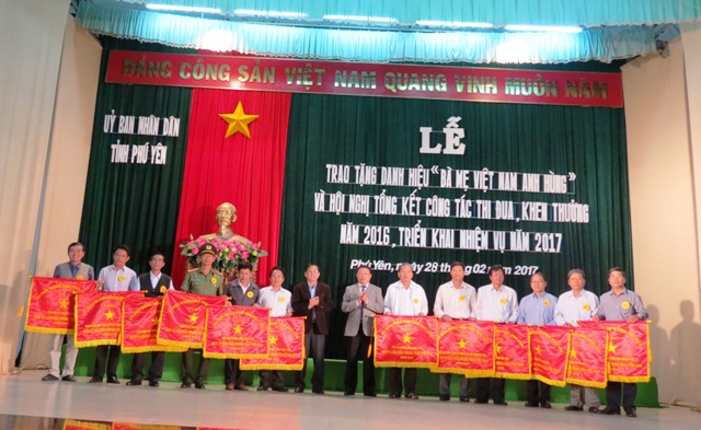 Lễ trao tặng danh hiệu “Bà mẹ Việt Nam anh hùng” và Hội nghị tổng kết công tác thi đua, khen thưởng năm 2016, triển khai nhiệm vụ năm 2017