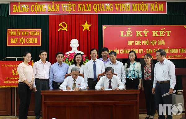 Lãnh đạo Ban Nội chính Tỉnh ủy và Ban Pháp chế Hội đồng nhân dân tỉnh ký Quy chế phối hợp