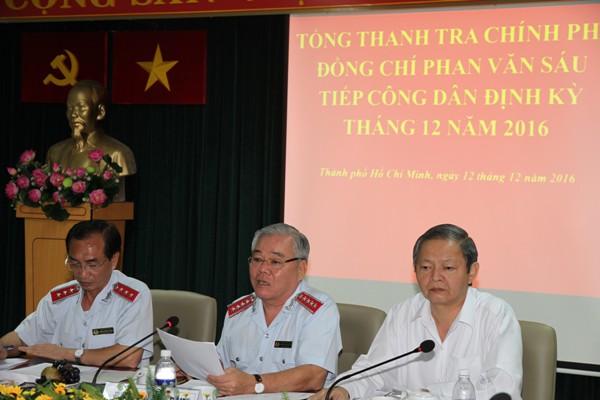 Tổng Thanh tra Chính phủ Phan Văn Sáu, Phó Tổng Thanh tra Chính phủ Đặng Công Huẩn, cùng Phó Chủ tịch UBND TP Hồ Chí Minh Lê Văn Khoa chủ trì tiếp công dân tại Trụ sở Thanh tra TP Hồ Chí Minh tháng 12-2016