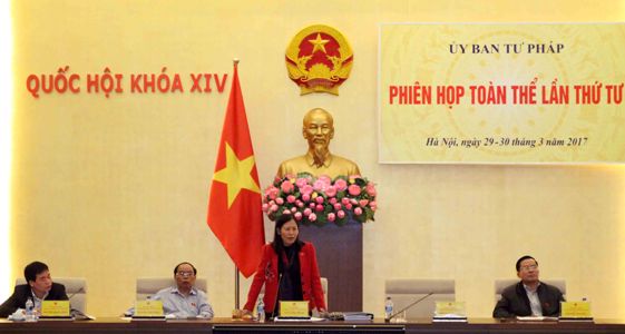 Chủ nhiệm Ủy ban Tư pháp Nguyễn Thị Nga phát biểu tại Phiên họp