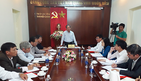 Quang cảnh buổi làm việc