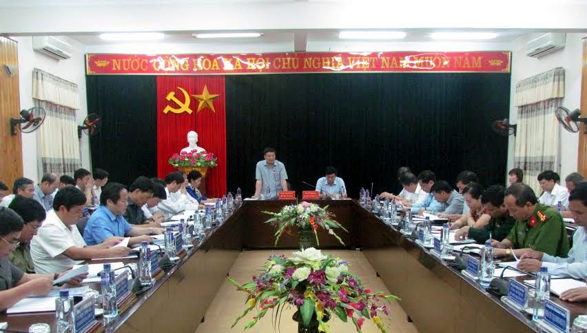 Đồng chí Nguyễn Khắc Chử, Bí thư Tỉnh ủy Lai Châu làm việc tại huyện Phong Thổ về tình hình thực hiện Nghị quyết Đại hội Đảng các cấp nhiệm kỳ 2015-2020