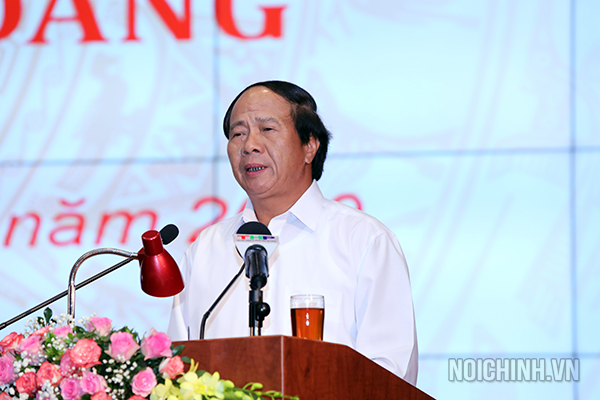 Đồng chí Lê Văn Thành, Ủy viên Trung ương Đảng, Bí thư Thành ủy, Chủ tịch HĐND thành phố Hải Phòng phát biểu tại Hội nghị