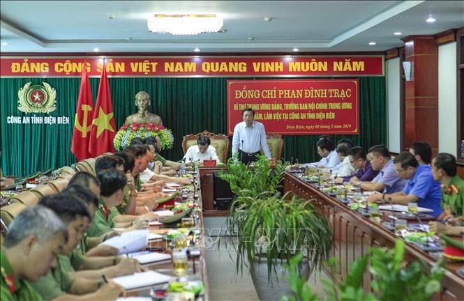 Đồng chí Phan Đình Trạc, Bí thư Trung ương Đảng, Trưởng Ban Nội chính Trung ương làm việc với Công an tỉnh Điện Biên