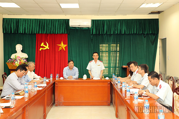Đồng chí Nguyễn Hồng Điệp, Trưởng Ban Tiếp công dân Trung ương phát biểu tại buổi làm việc  