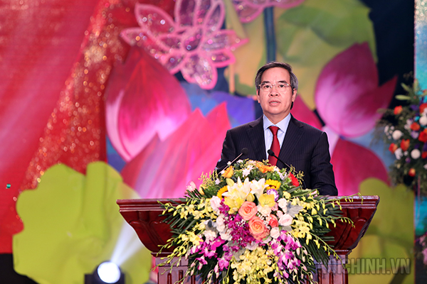 Đồng chí Nguyễn Văn Bình, Ủy viên Bộ Chính trị, Bí thư Trung ương Đảng, Trưởng Ban Kinh tế Trung ương, Khối Trưởng Khối Thi đua các cơ quan Đảng Trung ương năm 2018 phát biểu tại buổi Lễ