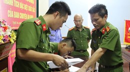 Ba bị can nguyên là cán bộ Công an phường Thanh Xuân Nam bị truy tố về tội nhận hối lộ liên quan đến một vụ tàng trữ trái phép chất ma túy