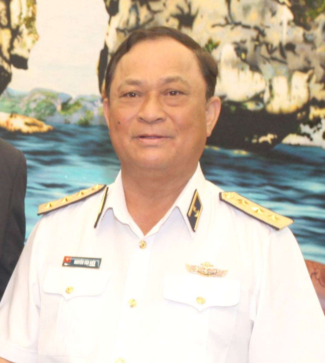 Đô đốc Nguyễn Văn Hiến, nguyên Ủy viên Trung ương Đảng, nguyên Ủy viên Đảng ủy Quân sự Trung ương, nguyên Thứ trưởng Bộ Quốc phòng, nguyên Phó Bí thư Đảng ủy, nguyên Tư lệnh Quân chủng Hải Quân