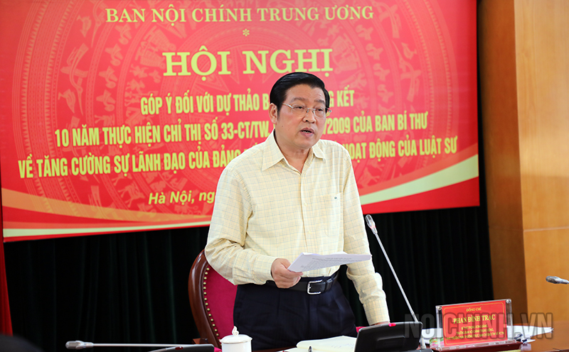 Đồng chí Phan Đình Trạc, Bí thư Trung ương Đảng, Trưởng Ban Nội chính Trung ương, Trưởng Ban Chỉ đạo tổng kết 10 năm thực hiện Chỉ thị số 33-CT/TW phát biểu tại Hội nghị