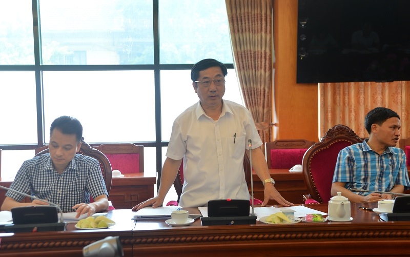 Đồng chí Nguyễn Khắc Minh, Quyền Vụ trưởng Vụ Theo dõi công tác phòng, chống tham nhũng, Nội chính Trung ương phát biểu tại Hội nghị