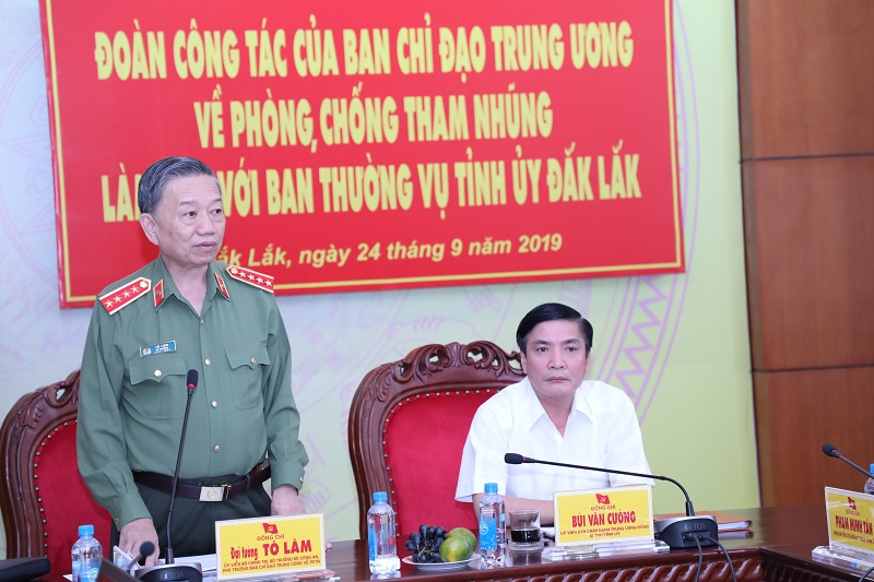 Đồng chí Tô Lâm, Ủy viên Bộ Chính trị, Bộ trưởng Bộ Công an, Trưởng Đoàn công tác phát biểu tại Hội nghị