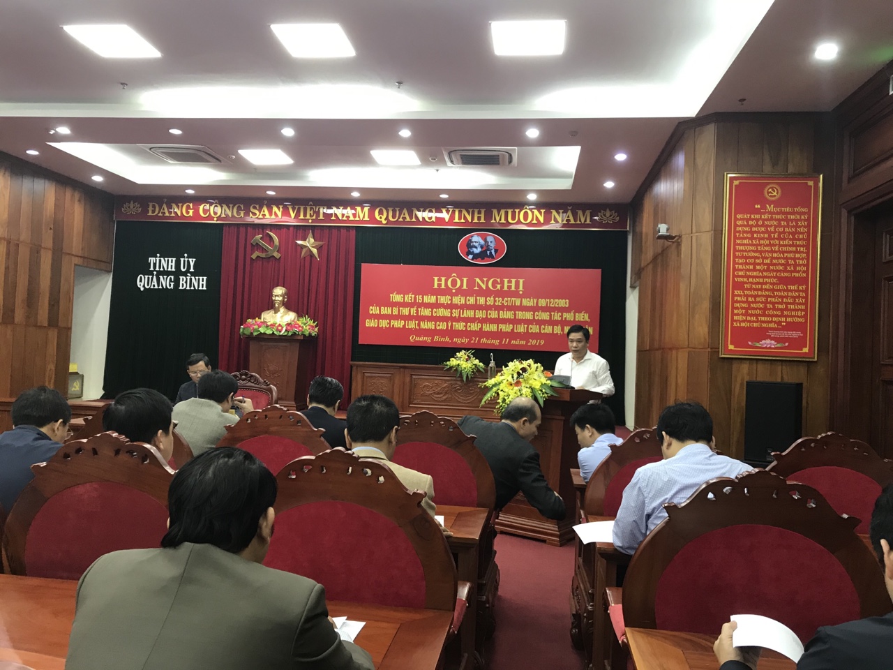 Đồng chí Nguyễn Thanh Long, Phó Trưởng thường trực Ban Nội chính Tỉnh ủy trình bày báo cáo tại Hội nghị