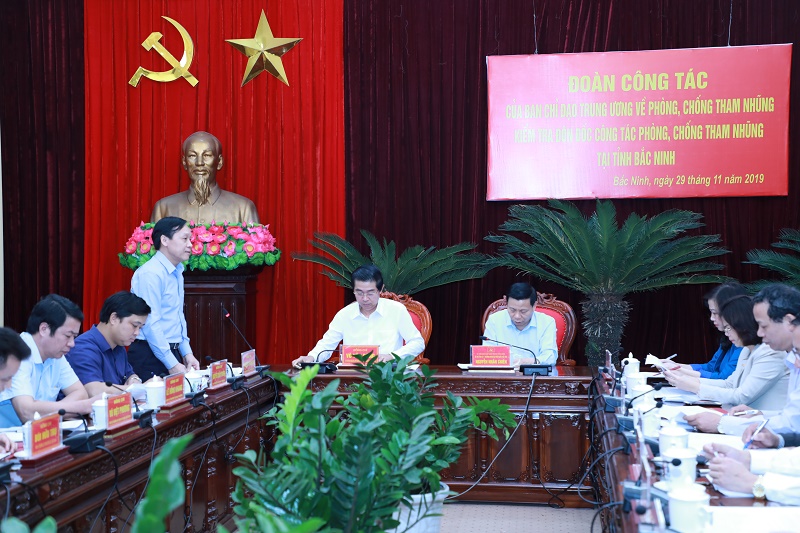 Đồng chí Nguyễn Thanh Hải, Phó trưởng Ban Nội chính Trung ương, Phó trưởng Đoàn công tác trình bày dự thảo Báo cáo của Đoàn công tác