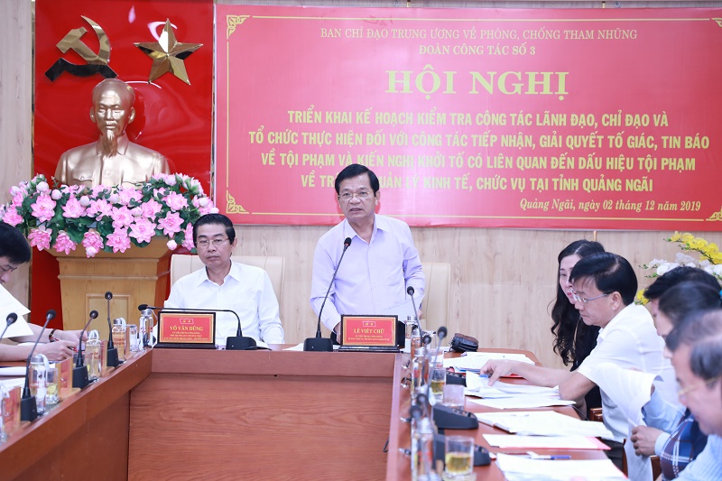Đồng chí Lê Viết Chữ, Ủy viên Trung ương Đảng, Bí thư Tỉnh ủy Quảng Ngãi phát biểu tại Hội nghị