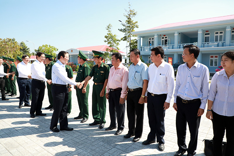 Đồng chí Trưởng Ban Nội chính Trung ương gặp gỡ các cán bộ, chiến sỹ Đồn Biên phòng Phước Chỉ