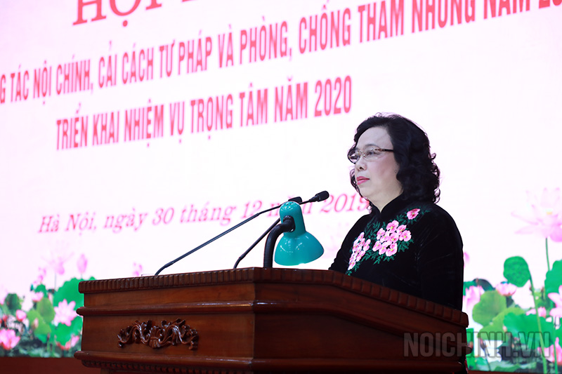 Đồng chí Ngô Thị Thanh Hằng, Ủy viên Trung ương Đảng, Phó Bí thư Thường trực Thành ủy Hà Nội phát biểu tại Hội nghị