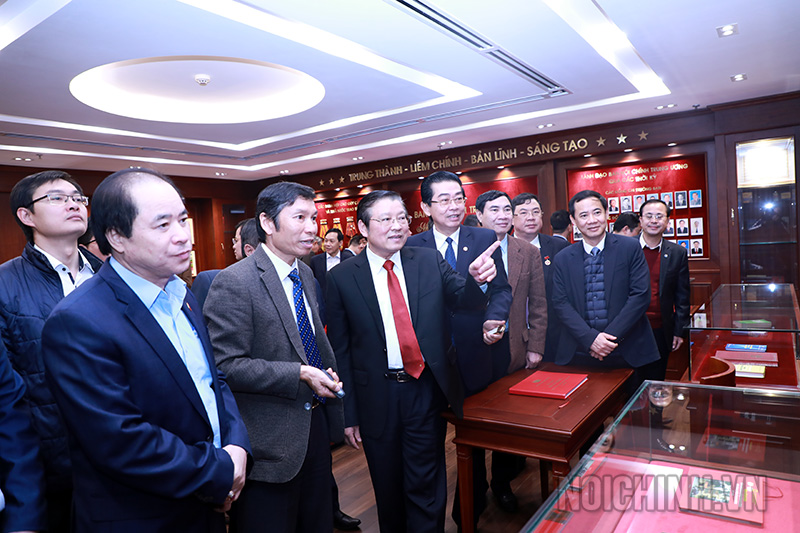 Đồng chí Phan Đình Trạc, Bí thư Trung ương Đảng, Trưởng Ban Nội chính Trung ương thăm Nhà truyền thống