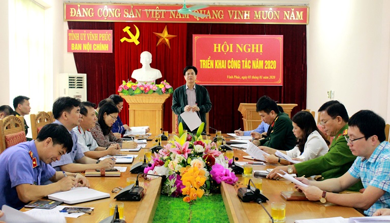 Đồng chí Hà Quang Tiến, Ủy viên Ban thường vụ Tỉnh ủy, Trưởng Ban Nội chính Tỉnh ủy phát biểu tại Hội nghị