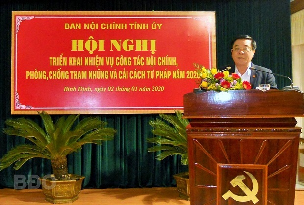 Đồng chí Nguyễn Thanh Tùng, Ủy viên Trung ương Đảng, Bí thư Tỉnh ủy Bình Định phát biểu tại Hội nghị triển khai nhiệm vụ công tác nội chính, phòng, chống tham nhũng và cải cách tư pháp năm 2020 