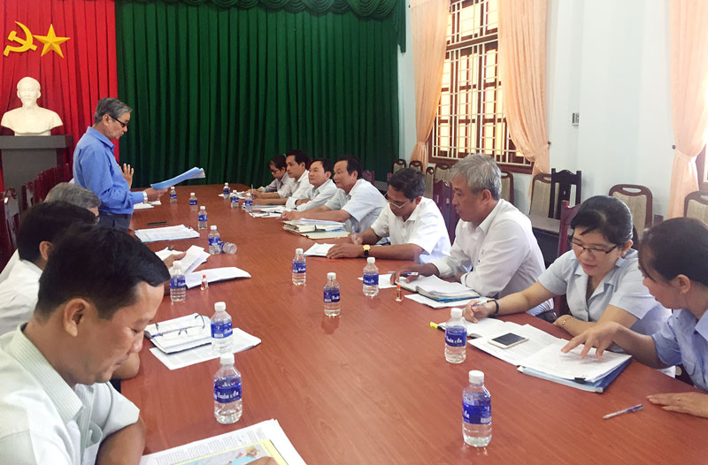 Đoàn công tác của Ủy ban MTTQ Việt Nam tỉnh Bến Tre giám sát tại UBND huyện Giồng Trôm