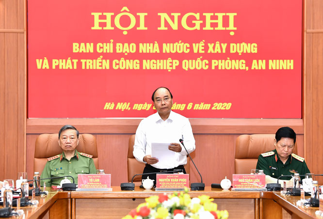 Thủ tướng Nguyễn Xuân Phúc, Trưởng Ban Chỉ đạo Nhà nước về xây dựng và phát triển công nghiệp quốc phòng, an ninh chủ trì Hội nghị