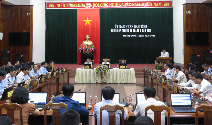 Một cuộc họp của Ủy ban nhân dân tỉnh Quảng Bình