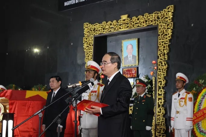 Đồng chí Nguyễn Thiện Nhân, Ủy viên Bộ Chính trị, Bí thư Thành ủy TP Hồ Chí Minh - Trưởng Ban Lễ tang đọc điếu văn