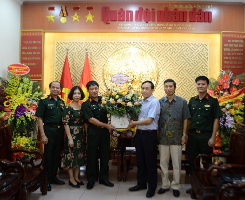 Đồng chí Nguyễn Thanh Hải, Phó trưởng Ban Nội chính Trung ương chúc mừng Báo Quân đội nhân dân nhân kỷ niệm 95 năm Ngày Báo chí cách mạng Việt Nam