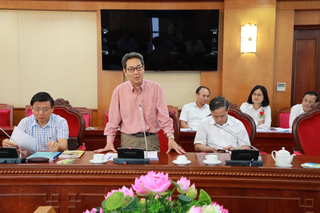 Đồng chí Đinh Văn Minh, Vụ trưởng Vụ pháp chế Thanh tra Chính phủ trình bày tham luận tại Hội thảo