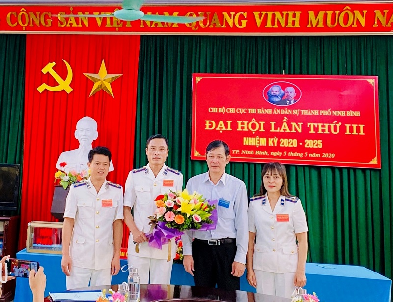 Chi cục Thi hành án dân sự thành phố Ninh Bình tổ chức Đại hội Chi bộ nhiệm kỳ 2020-2025