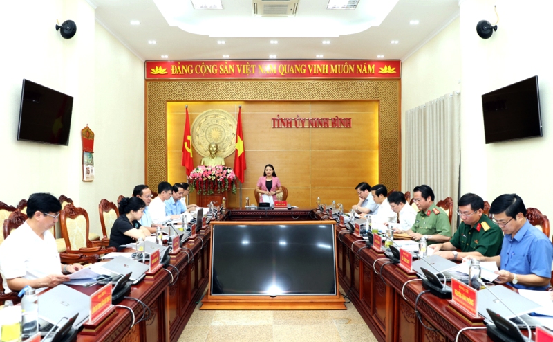 Một cuộc họp của Ban Thường vụ Tỉnh ủy Ninh Bình