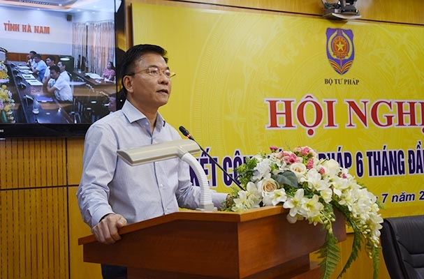 Bộ trưởng Bộ Tư pháp Lê Thành Long phát biểu tại hội nghị
