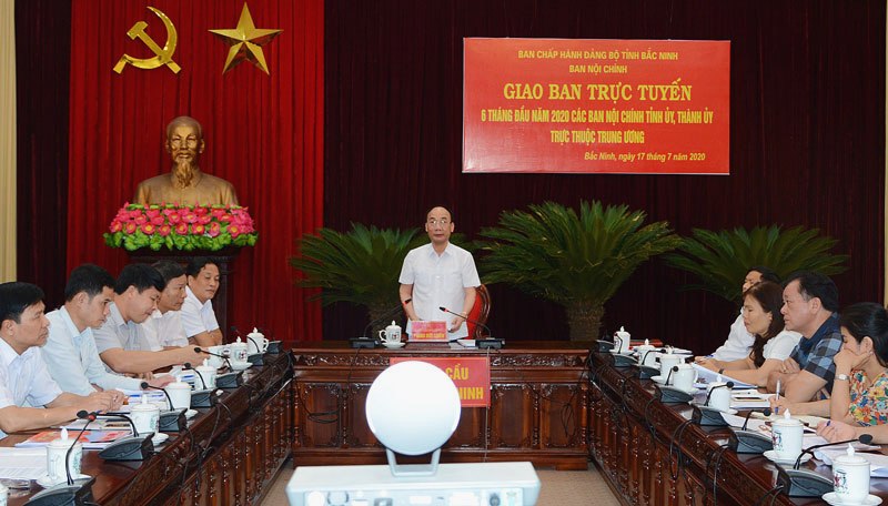Đồng chí Phùng Đức Chiến, Trưởng Ban Nội chính Tỉnh ủy Bắc Ninh phát biểu tại Hội nghị trực tuyến sơ kết công tác ngành Nội chính của Đảng 6 tháng đầu năm 2020 Ban Nội chính Trung ương tổ chức