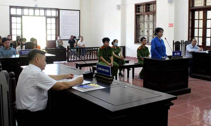 Tòa án nhân dân tỉnh Hòa Bình  xét xử bị cáo Nguyễn Thị Thu Thảo nguyên Giao dịch viên - Phòng giao dịch Bưu điện huyện  Cao Phong  về tội  