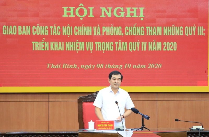 Đồng chí Nguyễn Tiến Thành, Phó Bí thư Thường trực Tỉnh ủy, Chủ tịch Hội đồng nhân dân tỉnh Thái Bình phát biểu tại Hội nghị