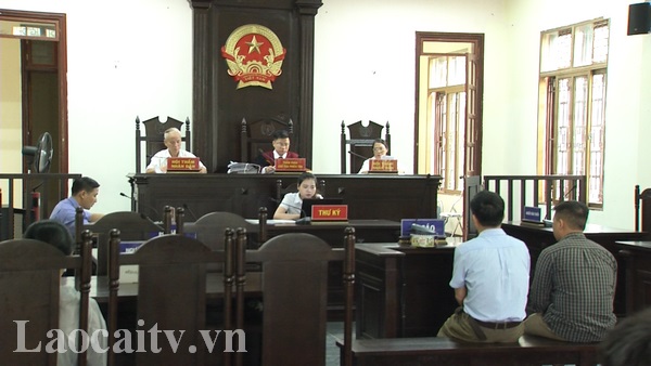 Tòa án nhân dân thành phố Lào Cai xét xử vụ án “Lợi dụng chức vụ, quyền hạn trong thi hành công vụ” xảy ra tại chợ Kim Tân, thành phố Lào Cai (tháng 6/2020)
