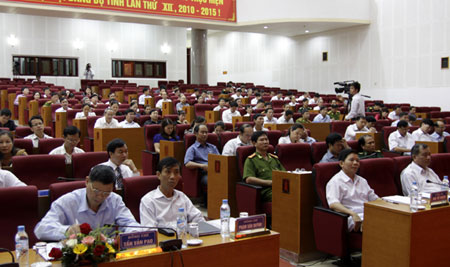 Các đại biểu dự hội nghị của Tỉnh ủy Lai Châu