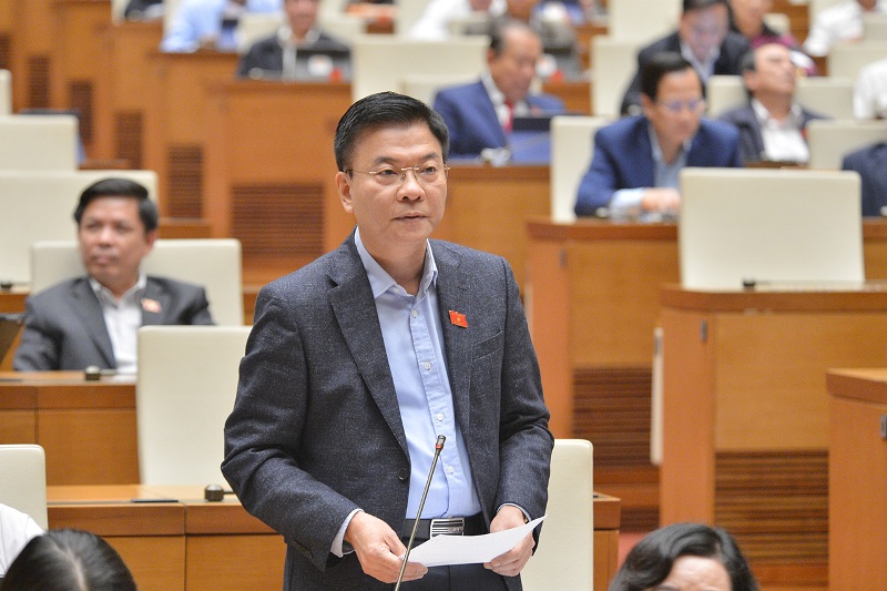 Bộ trưởng Bộ Tư pháp Lê Thành Long trả lời chất vấn của các đại biểu Quốc hội