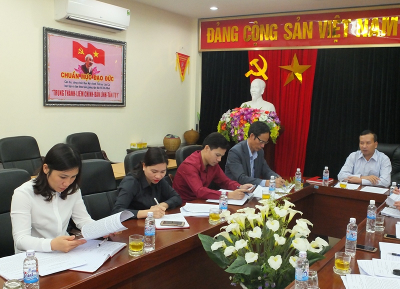 Đồng chí Hoàng Thế Hùng, Ủy viên Ban Thường vụ, Trưởng Ban Nội chính Tỉnh ủy Lào Cai chủ trì buổi họp giao ban đơn vị