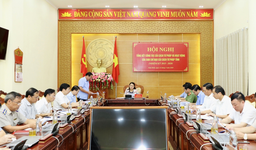 Đồng chí Nguyễn Thị Thu Hà, Ủy viên Trung ương Đảng, Bí thư Tỉnh ủy, Trưởng Ban Chỉ đạo Cải cách tư pháp tỉnh Ninh Bình chủ trì Hội nghị tổng kết công tác cải cách tư pháp nhiệm kỳ 2015-2020 (tháng 7/2020)