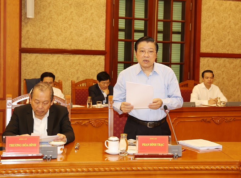 Đồng chí Phan Đình Trạc, Bí thư Trung ương Đảng, Phó Trưởng ban Thường trực Ban Chỉ đạo Trung ương về phòng, chống tham nhũng trình bày báo cáo