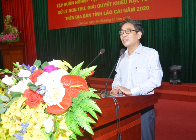 Đồng chí Đinh Văn Minh, Vụ trưởng vụ pháp chế, Thanh tra Chính phủ phát biểu tại Hội nghị