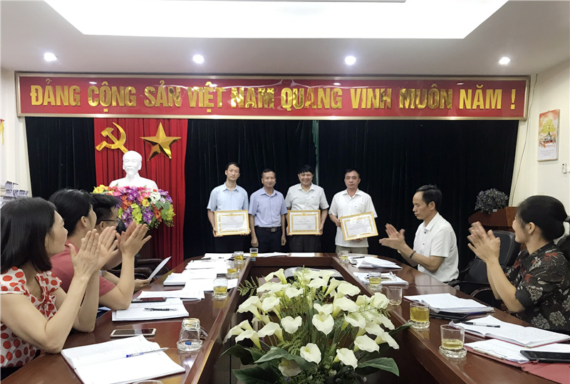 Buổi khen thưởng cho một số cán bộ, công chức Ban Nội chính Tỉnh ủy Lào Cai là những điển hình tiên tiến giai đoạn 2016-2020 (tháng 9/2020)