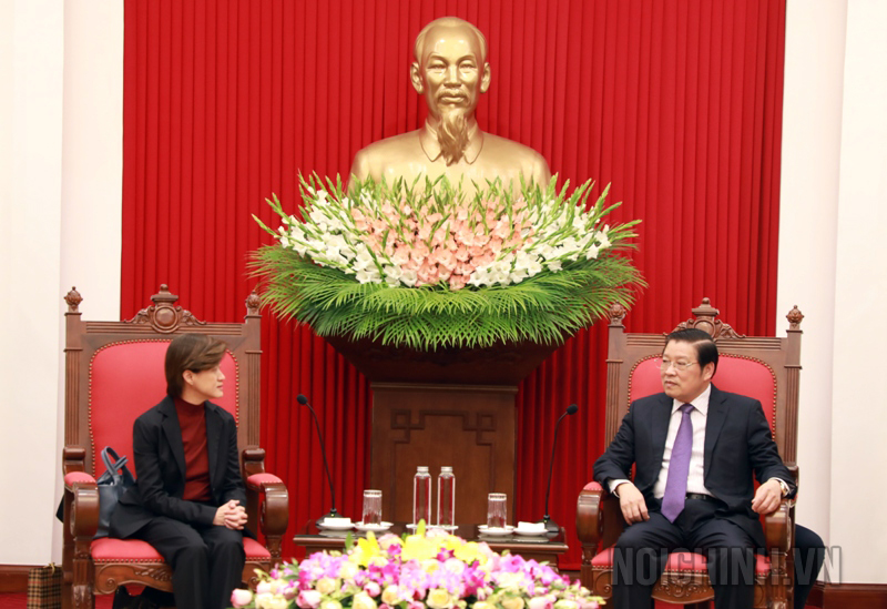  Đồng chí Phan Đình Trạc, Bí thư Trung ương Đảng, Trưởng Ban Nội chính Trung ương tiếp Bà Catherine Wong, Đại sứ Xing-ga-po tại Việt Nam