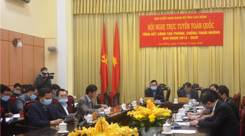 Các đại biểu tại điểm cầu Cao Bằng tham dự Hội nghị trực tuyến toàn quốc, tổng kết công tác phòng, chống tham nhũng, giai đoạn 2013-2020